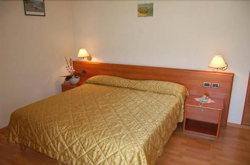 Hotel Sant'Ilario โรเวเรโต ภายนอก รูปภาพ
