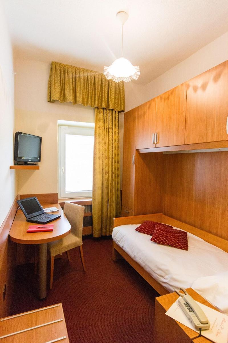 Hotel Sant'Ilario โรเวเรโต ภายนอก รูปภาพ