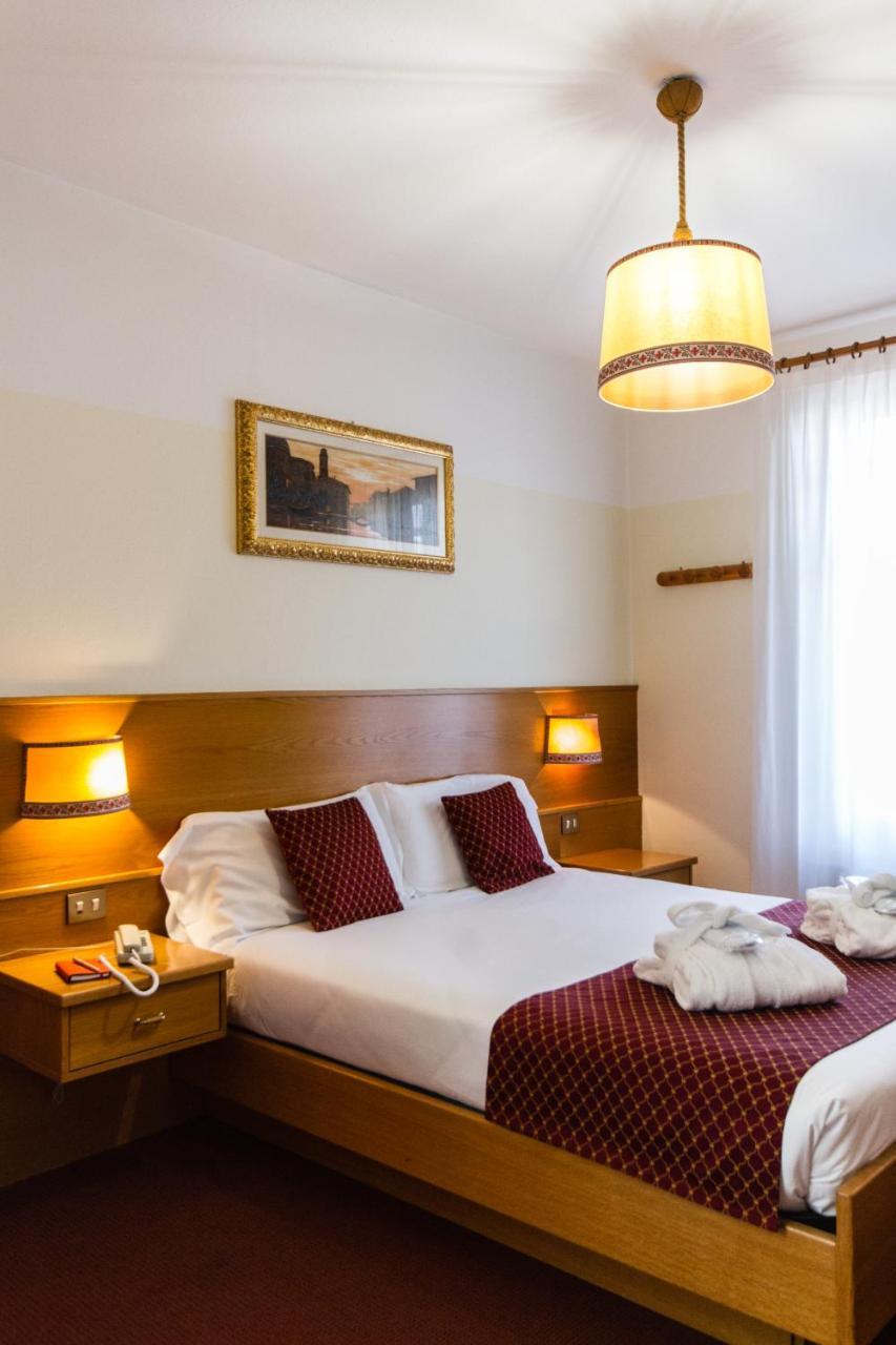 Hotel Sant'Ilario โรเวเรโต ภายนอก รูปภาพ