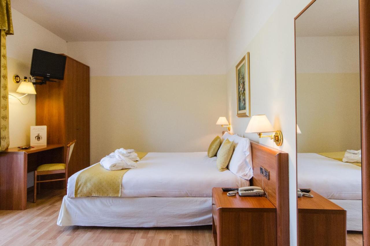 Hotel Sant'Ilario โรเวเรโต ภายนอก รูปภาพ