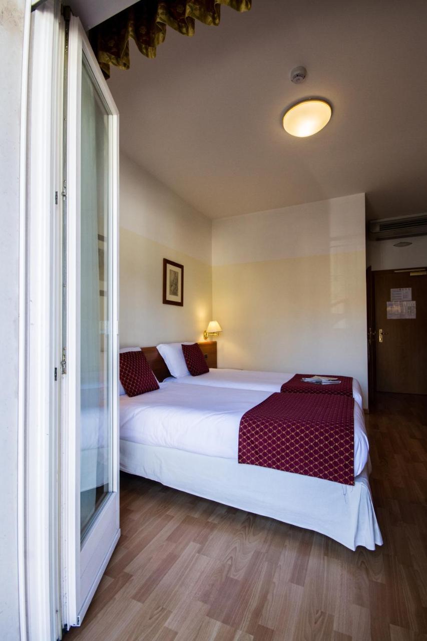 Hotel Sant'Ilario โรเวเรโต ภายนอก รูปภาพ