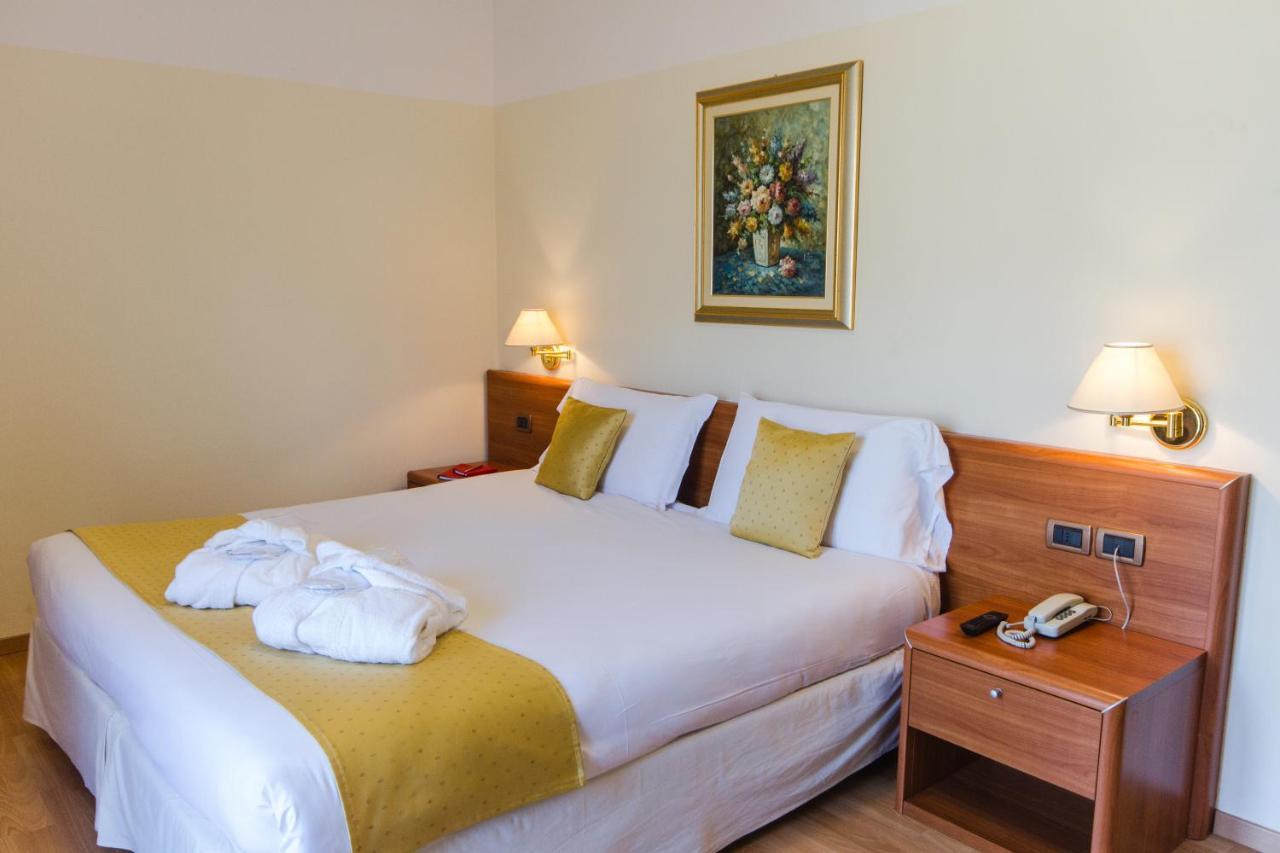 Hotel Sant'Ilario โรเวเรโต ภายนอก รูปภาพ
