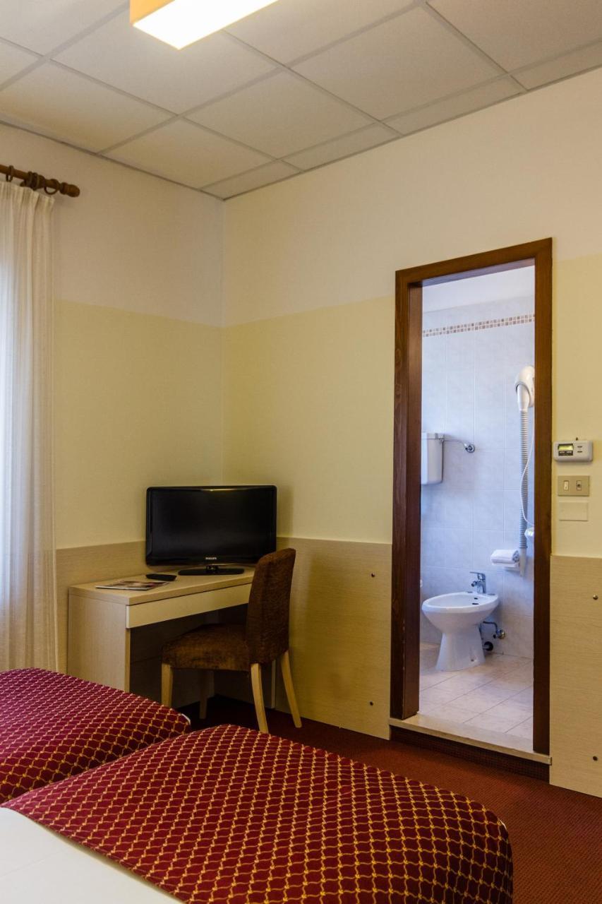 Hotel Sant'Ilario โรเวเรโต ภายนอก รูปภาพ