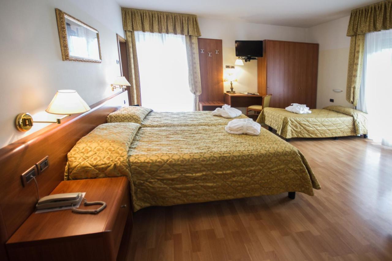 Hotel Sant'Ilario โรเวเรโต ภายนอก รูปภาพ